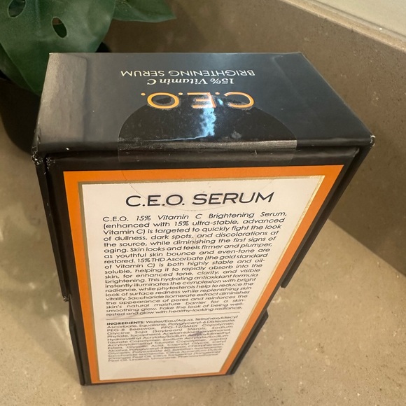 Sunday Riley C.E.O. 15% Vitamin C Brightening Serum - Picture 6 of 7